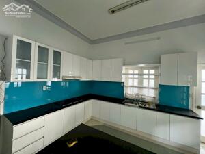 Bán biệt thự 20 tỷ,12.5 m x 20m, 3 lầu, mặt tiền đường Lộ Tẻ, Phường Tân Tạo A