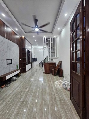 +hoàng văn thái.4 tầng . 42 m.13,3 tỷ.nhà mới đẹp . ở ngay. khu vực dân trí cao.an ninh tốt.