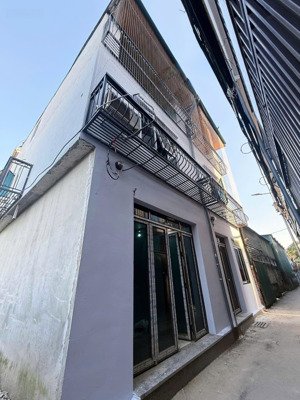 p. hồng hà 3 tầng - 3 ngủ - nhỉnh 2 tỷ - 10m ra ô tô tránh - lô góc căn nhà tiềm năng