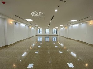 cho thuê sàn văn phòng đại kim 200m/sàn, tòa nhà mới hoàn thiện, ốp kính sang trọng, pccc giá 20tr