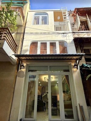 cô chú gửi bán gấp nhà đường số 9-gò vấp 56m2 giá 1tỷ690 tiện ích xung quanh, hẻm xe hơi vào ở ngay