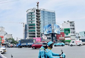 tòa nhà vị trí đẹp nhất tuyến đường phạm văn đồng mới xây dt: 14x45m 2 hầm 12 tầng cho thuê