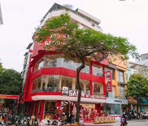 cho thuê nhà mặt phố hoàng cầu mặt tiền 10m dt 160m2 x 3 tầng thông sàn sạch sẽ nhận nhà ngay