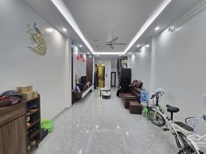 tân mai 40.5m, mt 3.7m, nhà 6 tầng thang máy, ô tô đỗ cửa, gần tiện ích, giá 12.8 tỷ hoàng mai