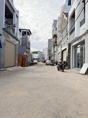 chủ gửi bán nhà 1 trệt 2 lầu phường biên hoà (hoá an củ). dt: 5x16=80m2. giá: 4tỷ8