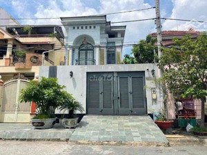 biệt thự đẹp khu tên lửa. mt đường 11a. dt 8x21m, 2 tấm, 23.9 tỷ.đối diện trường học, gần công viên