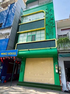 cho thuê góc 2 mặt tiền kinh doanh đường nguyễn tri phương, phường 8, quận 10. dtsd gần 200m2