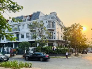 nhà phố hoàn thiện nội thất cơ bản mới giá 30tr bao thuế. phù hợp để ở, kinh doanh, làm văn phòng