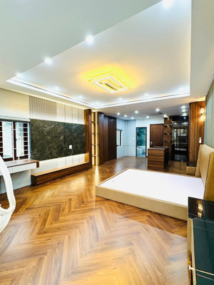 siêu phẩm nguyễn sơn ,7 tầng thang máy, gara ô tô, lô góc ,2 thoáng , dòng tiền tốt giá 10 tỷ xíu