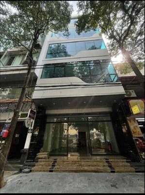 cho thuê nhà mặt phố hoàng quốc việt, mặt tiền 10m siêu rộng, kinh doanh đầy đủ pccc, thang máy