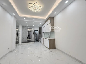 trung tâm tây hồ - 6 tầng thang máy - ô tô tận cổng - ở ngay