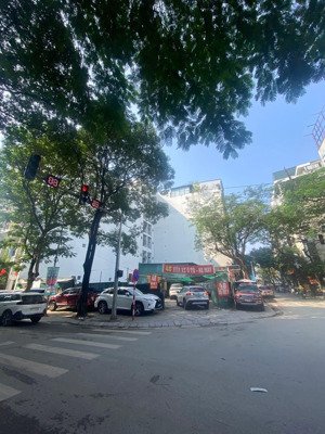 đẹp nhất - lô góc 220m2, 2 mặt phố trương công giai, mặt tiền 30m, vỉa hè 6m, xây toà - khách sạn