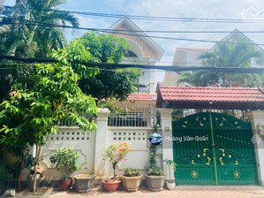 giảm 5 tỷ bán trước tết nhà mặt tiền ngô quang huy thảo điền quận 2. dt: 200m2 nhà 3 tầng thang máy