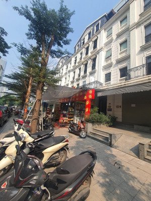 cho thuê nhà liền kề b4 nguyễn chánh. dt 110m2, xd 90m2 * 5t * mt 6m. giá 80tr/th