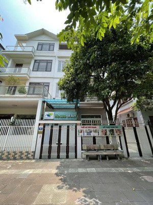 vị trí độc tôn! lô đất 130m², mt 6m láng hạ, không có lô thứ 2 ô tô vào nhà, giá chỉ nhỉnh 26 tỷ!