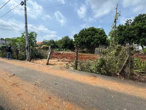 hoà long ngay chợ 11x44m tc 60m2 mà giá chỉ 2 tỉ 550 tr. đường nhựa thông, cách chợ hoà long 700m