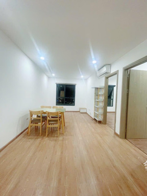 chính chủ bán căn 60m2. tầng cao vuông vắn, 2pn-2vs. cửa đb ban công tn. full nội thất.