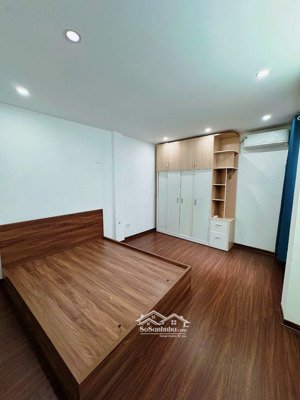 cho thuê nhà cầu diễn 40mx5t, thang máy, thông sàn, oto đỗ, 16,5tr