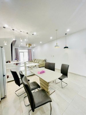 cho thuê biệt thự mega ruby, 15 triệu, 85m2, 4pn, 3wc, quận 9, hcm