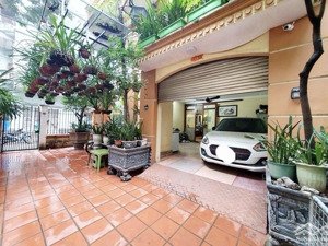 biệt thự sân vườn trung tâm đống đa - lô góc 3 mặt thoáng ~200m2 - mtiền 10m - gara ô tô