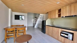 bán tòa căn hộ siêu vip ngay biển đà nẵng. full nội thất cao cấp.dthu 70tr/th