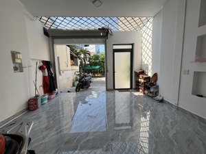 bán đất tặng căn nhà 3 tầng, đường nhánh lê đức thọ p6. dt 5x13m. giá 6ti9 còn bớt. lh 