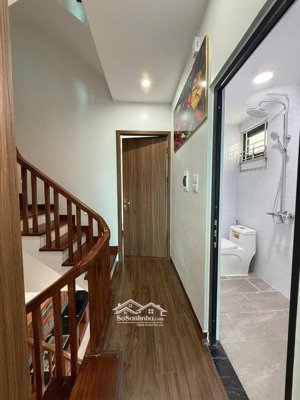 7 tỷ các bác có nhà lô gócthoáng vĩnh viễn2 mặt , đường oto tránh nhau.full đồ btl