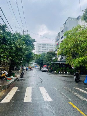 mặt tiền đường doãn uẩn, phường mỹ an, ngũ hành sơn, đà nẵng. nhà cấp 4 có sẵn 6 căn hộ cho thuê