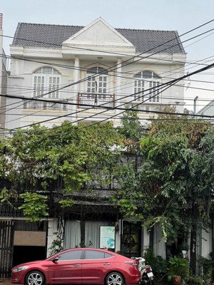 cần bán nhà mặt tiền đường trương định (hoàng hoa thám cũ) ngay khu k8