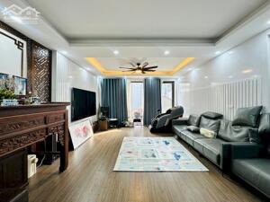 NHÀ PHÂN LÔ- DT 57M- VỊ TRÍ ĐẸP- KINH DOANH ĐỈNH- VỈA HÈ- Ô TÔ TRÁNH- PHỐ TRUNG KÍNH.