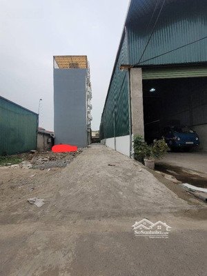 ô tô mặt tiền đẹp khu vực đang phát triển khu dân cư đông đúc 10 phút di chuyển tới đại siêu thị