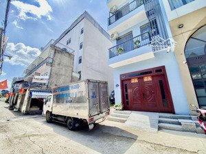 bán chdv an phú đông, q12. dt 4.3x27, 6 tầng, thang máy, tn 72 triệu/tháng, chỉ 12.6 tỷ, đường 7m