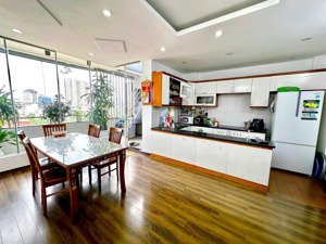 mặt phố cầu giấy, 42m2 - 6 tầng thang máy, 2 thoáng trước sau, vỉa hè rộng, kinh doanh sầm uất.