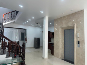 cho thuê biệt thự sân vườn tại văn cao - đầy đủ nội thất có thang máy - phù hợp vp chuyên gia ở,..