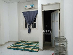 cho thuê phòng 25m2, có ban công đường đoàn văn bơ p14 quận 4