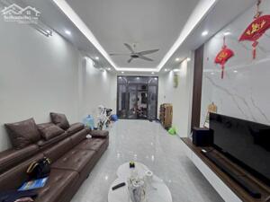 Bán nhà phố Tân Mai, Hoàng Mai, ô tô đỗ cửa, thang máy, 6 tầng 41m2 giá 12.8 tỷ