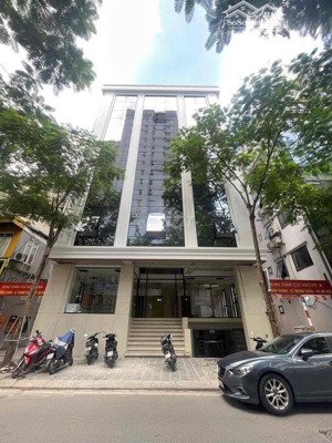 chính chủ kẹt tài chính bán gấp toà nhà 8 tầng + 1 hầm + 1 tum mặt phố hồ tây 270m mt 11,