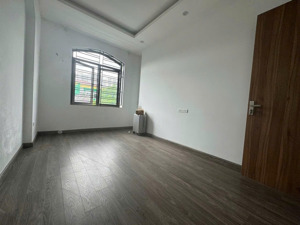 cho thuê nguyên căn biệt thự 4 tầng vị trí kinh doanh, xung quanh 70 tòa chung cư chỉ 28tr/tháng