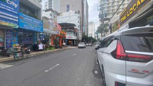 bán nhà 3 tầng mặt tiền hùng vương khu phố tây nha trang, đang có sẵn dòng tiền