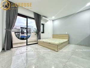 siêu hot, căn hộ studio balcon lớn - decor sang trọng - thang máy tận phòng - ngay ngã tư pn