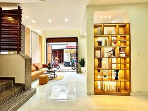 hẻm 6m , góc 2 mt, 5 tầng, p25. bình thạnh. giá chỉ 7,6 tỷ - nhà đẹp- giá tốt ! ! !