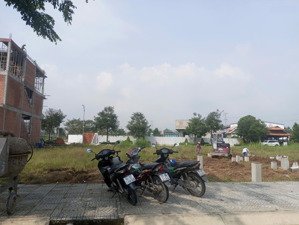 chủ cần tiền lên bán gấp lô đất 100m2 sát mt đinh đức thiện, shr lh 