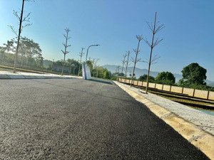 ngay sân golf đồng mô - dt 100m - cạnh đại học quốc gia và metro số 5 - sẵn sổ