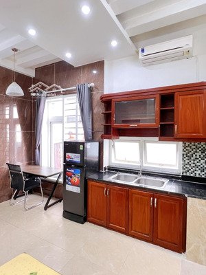 cho thuê phòng full nội thất tại q8 - dt 25m2 có cửa sổ lớn đón nắng gió - gần bến xe q.8, đh ueh