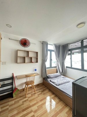 thuê ngay căn phòng 2 cửa sổ lớn_ đầy đủ nội thất_ thoáng_ phan văn trị, bình thạnh_ an ninh