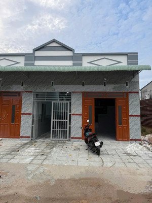 bán dãy trọ thu nhập 230triệu/năm gần kcn mỹ phước 1 ở p. thới hòa, bến cát mà giá chỉ 1.25tỷ shr