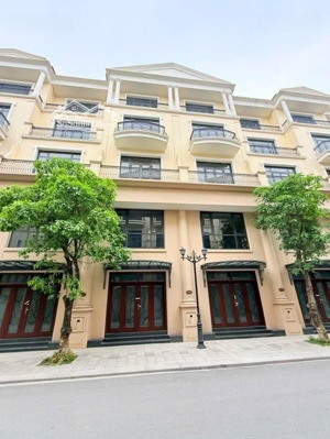 cần bán liền kề phân khu đảo dừa 70m2 giá 10,750 tỷ đã có sổ, cạnh bể bơi pha lê, công viên