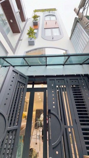 bán nhà đẹp trung tâm- 5 tầng- tặng full nội thất - nhỉnh 8đ