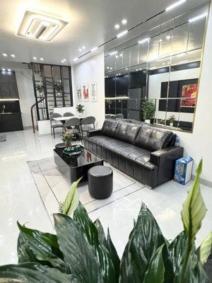 nhà riêng ngay chợ hà đông, 5m ra đường ô tô: 40m2/5 tầng 9,8 tỷ