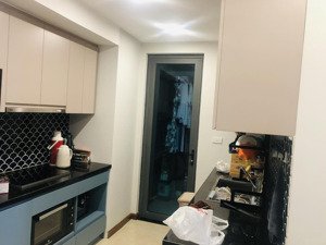 bán nhanh căn 3 phòng ngủ, 92m2 giá 8,8 tỷ, full nội thất đẹp ở ngay, sky central, 176 định công